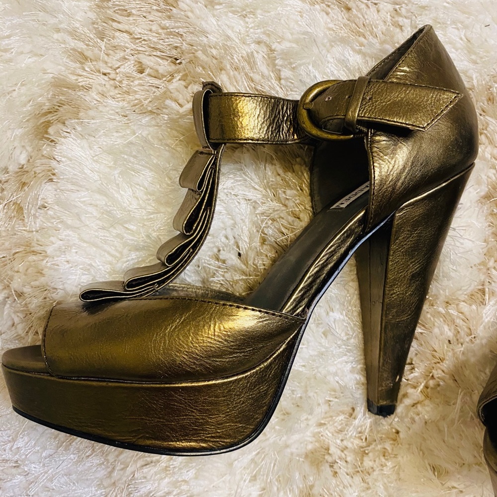 🛍 Steve Madden Green Gold Heels